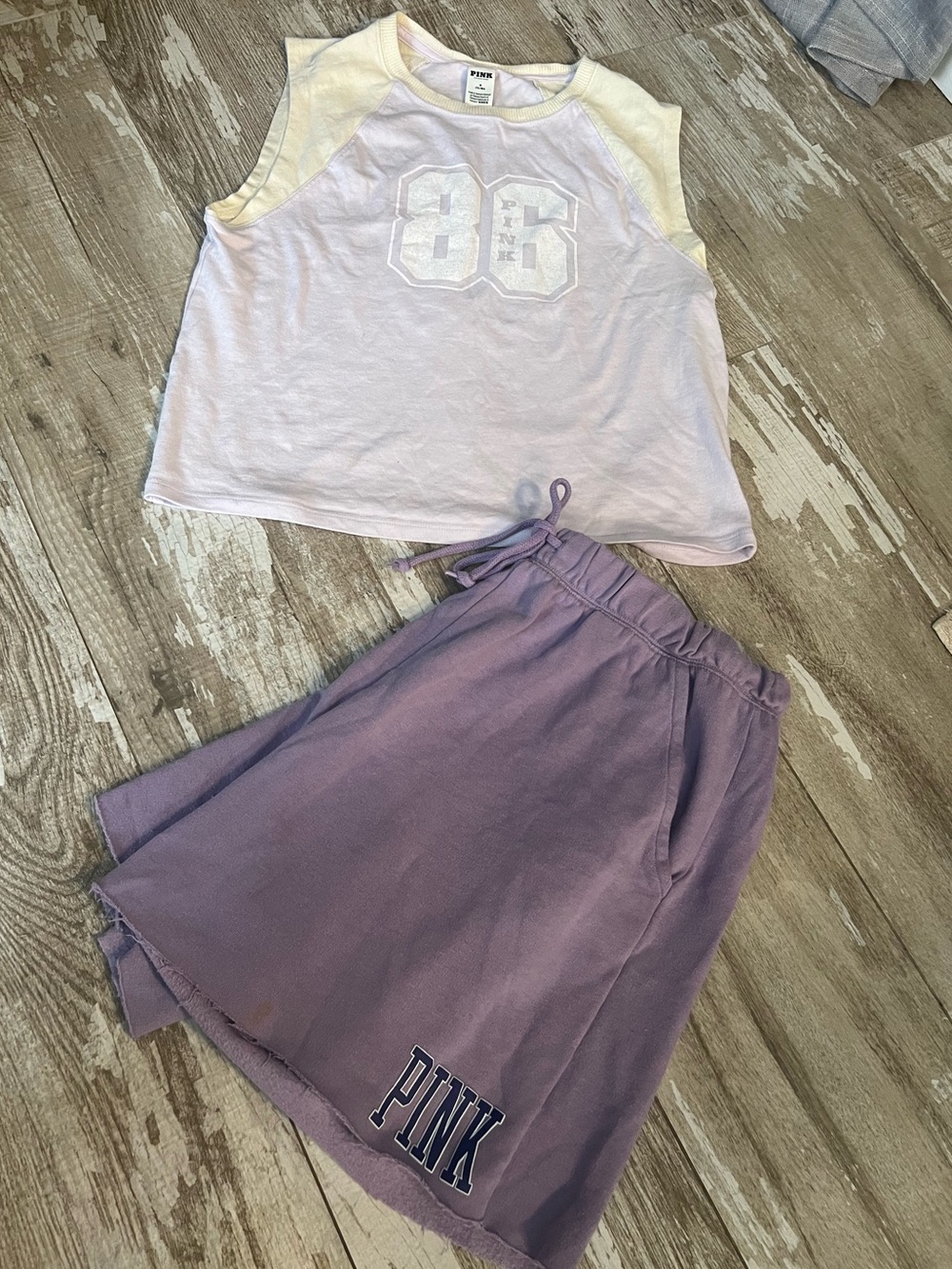 EUC!VS PINK-L-2PC!Purple Boyfriend RawEdge Short/PurpleWhisper/Cream Muscle Tank - Picture 3 of 10